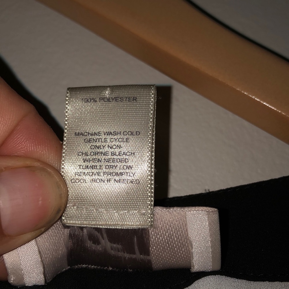 Woman’s Loft Blouse - Picture 4 of 4